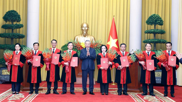 Tổng Bí thư, Chủ tịch nước Tô Lâm trao quyết định bổ nhiệm Thẩm phán Tòa án nhân dân tối cao
