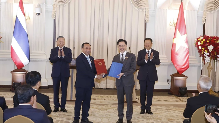 Tổng Bí thư, Chủ tịch nước Tô Lâm và Thủ tướng Thái Lan chứng kiến lễ trao văn kiện hợp tác giữa hai nước