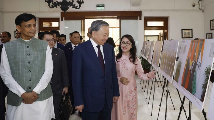 Tổng Bí thư, Chủ tịch nước tham quan trưng bày ảnh 10 năm Quan hệ Đối tác chiến lược toàn diện Việt Nam - Ấn Độ