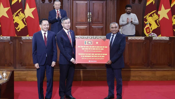 Tổng Bí thư, Chủ tịch nước Tô Lâm và Tổng thống Sri Lanka chứng kiến lễ trao các văn kiện hợp tác