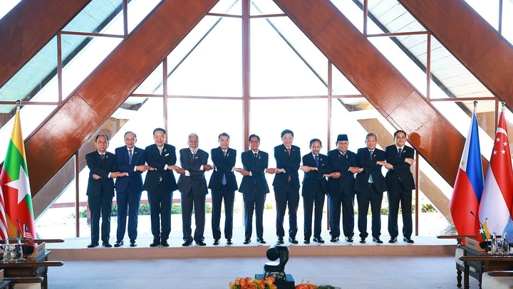 Thủ tướng dự Phiên họp hẹp Hội nghị Cấp cao ASEAN lần thứ 48