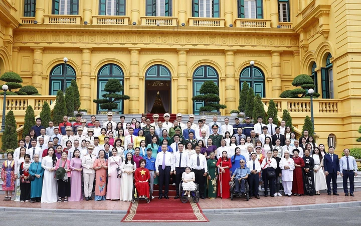 Tổng Bí thư, Chủ tịch nước Tô Lâm gặp mặt thân mật 100 đại biểu trong chương trình “Việc tử tế” của Đài Truyền hình Việt Nam