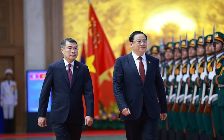 Thủ tướng Lê Minh Hưng chủ trì lễ đón chính thức Thủ tướng Lào Sonexay Siphandone