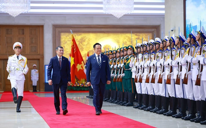 Thủ tướng Lê Minh Hưng chủ trì lễ đón trọng thể Thủ tướng Thái Lan