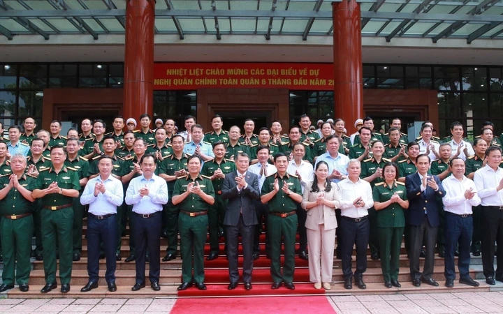 Thủ tướng dự Hội nghị quân chính toàn quân 6 tháng đầu năm 2026