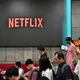 Netflix sa thải khoảng 1.000 nhân viên giữa lúc cổ phiếu mất 40% giá trị