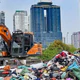 Gần 300 tấn quần áo cũ bị đổ bỏ ở Hà Nội đang được đưa đi xử lý tại Nam Sơn