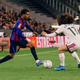 Trước giờ trao Quả bóng Vàng, Yamal bị Cucurella 'bắt bài' khi Barcelona thua Real Madrid