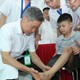 Trao cơ hội đi lại cho bệnh nhi 10 tuổi chịu di chứng sau chấn thương sọ não