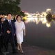 Tổng thống Hàn Quốc và Phu nhân đi dạo quanh hồ Hoàn Kiếm