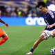 Người hùng ĐT Nhật Bản chấp nhận rủi ro khi đi tất ngắn ở World Cup 2026, khuyên cầu thủ nhí không học theo