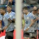 Sao Uruguay gây tranh cãi vì hành động thiếu fair-play trước Cape Verde