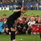 Odegaard làm 'thuyền trưởng', ĐT Na Uy cùng CĐV chèo thuyền Viking ngay trên sân đấu World Cup 2026