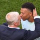 Chuyện tấm băng thủ quân của đội tuyển Pháp: Deschamps đã đúng khi chọn Mbappe