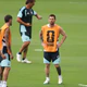 Messi phản ứng khi được 500 phóng viên theo dõi ở buổi tập của ĐT Argentina trước bán kết World Cup 