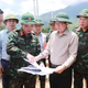 Phó Thủ tướng Chính phủ Hồ Quốc Dũng kiểm tra công tác khắc phục hậu quả mưa lũ tại xã Mường Than