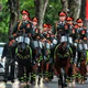 Đội hình Cảnh sát cơ động kỵ binh thu hút người dân trên đường phố Hà Nội