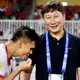 Chiếc áo may mắn của HLV Kim Sang Sik