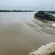 Thanh Hóa mưa lớn khiến bờ kênh T2 qua xã Tống Sơn bị vỡ