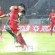 Cựu trung vệ U23 Việt Nam bị lên án sau pha xấu chơi với Đình Bắc