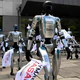 Robot biểu tình chống... AI