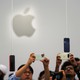 Apple ra mắt iPhone gập đầu tiên, giá khởi điểm từ 1.999 USD