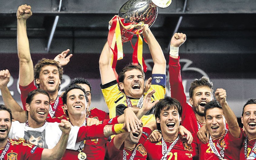 Ngược dòng ký ức, EURO 2012: Tây Ban Nha vẫn thống trị, Hà Lan gây thất vọng