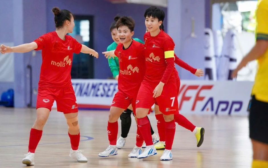 Cựu tuyển thủ quốc gia Tuyết Dung tỏa sáng ở giải futsal nữ