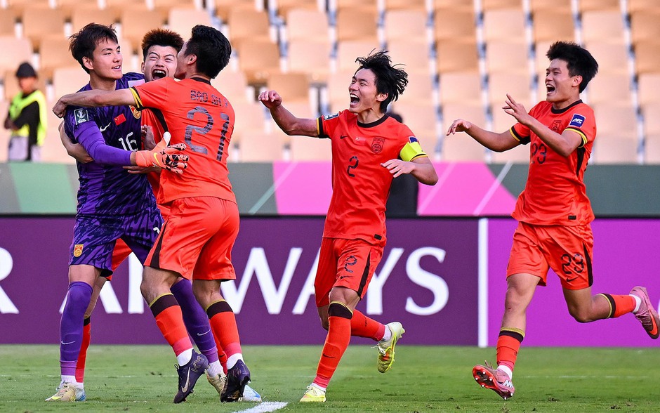 VIDEO Vượt qua Uzbekistan sau loạt luân lưu, U23 Trung Quốc gặp Việt Nam tại bán kết châu Á