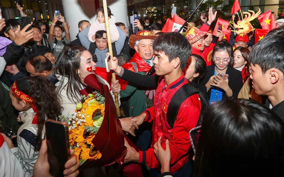 Tràn ngập niềm vui và tự hào chào đón những người hùng U23 Việt Nam