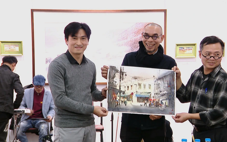 Màn trình diễn vẽ tranh đặc sắc tại triển lãm “Chuyện màu nước”