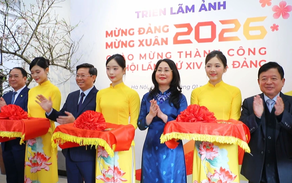 Triển lãm ảnh 'mừng Đảng, mừng Xuân' và chào mừng thành công Đại hội Đảng lần thứ 14