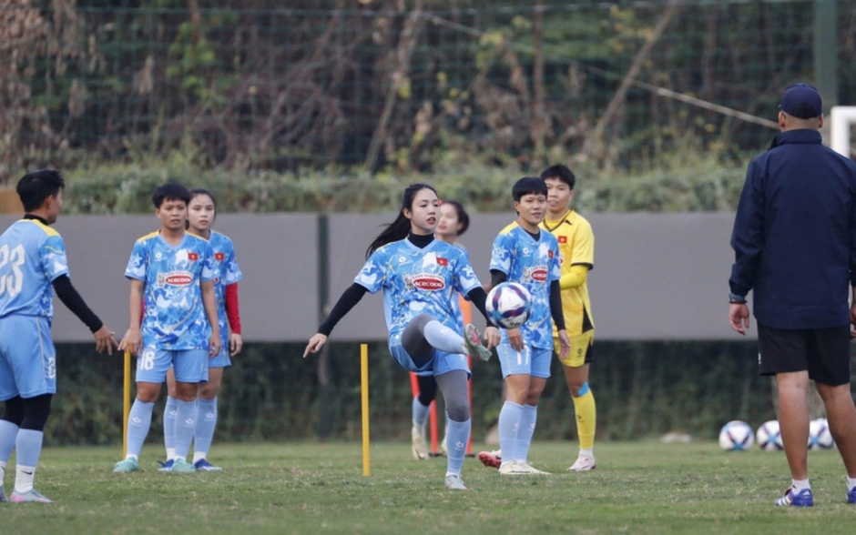 Hotgirl Trần Thị Duyên tích cực hoàn thiện kỹ thuật cùng đội tuyển nữ Việt Nam