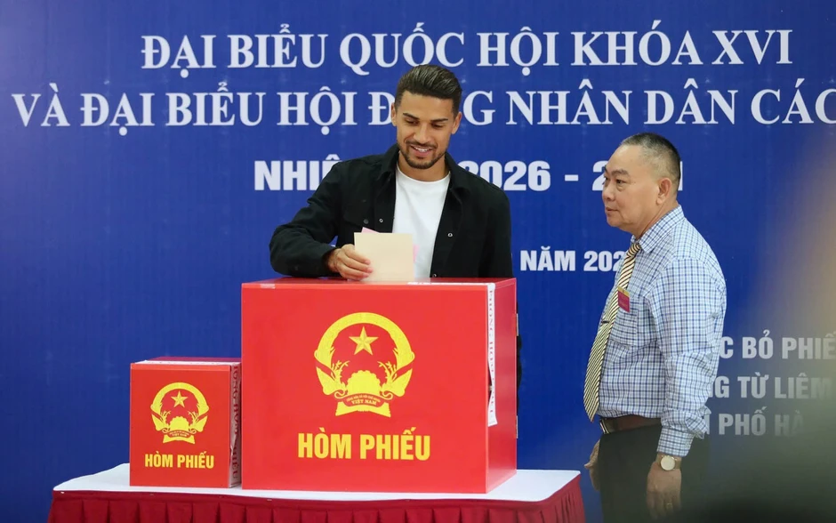 Cảm xúc đặc biệt của cầu thủ nhập tịch Đỗ Hoàng Hên khi đi bầu cử