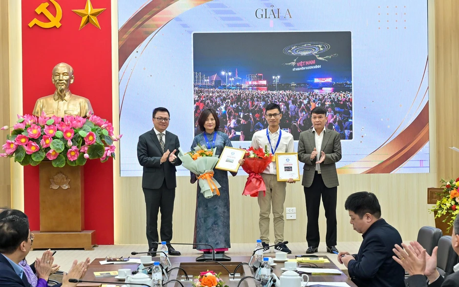 [VIDEO] Trao giải cuộc thi ảnh báo chí 'Việt Nam trên hành trình đổi mới'