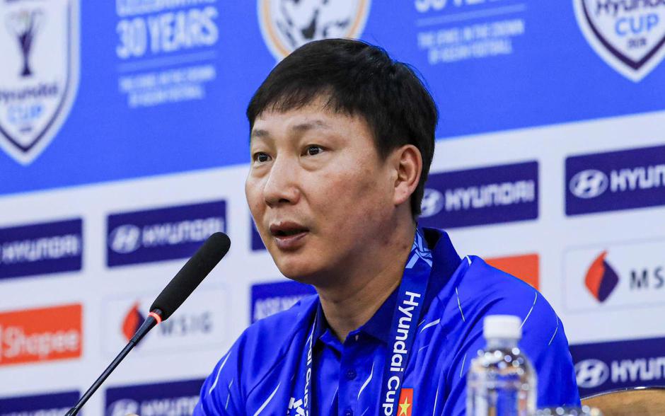 ASEAN Cup 2026: HLV Kim Sang Sik tin Việt Nam sẽ giành 3 điểm trước Singapore