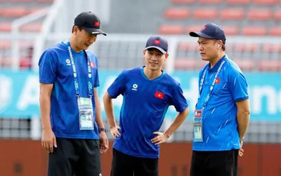 ASEAN Cup 2026: HLV Kim Sang Sik sẽ dùng đội hình nào để đấu Malaysia?