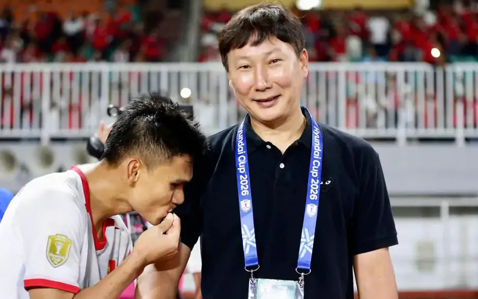 ASEAN Cup 2026: Bí mật về chiếc áo đen may mắn của HLV Kim Sang Sik 
