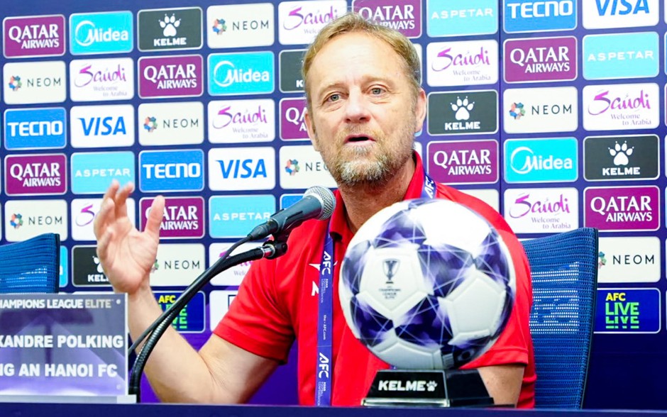 HLV Mano Polking: Mục tiêu của CLB CAHN là có điểm trước Gamba Osaka  